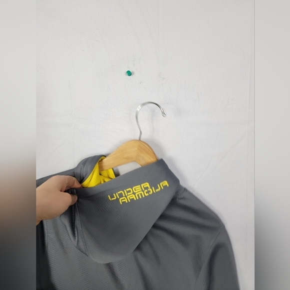 Mens Medium Loose Fitting Under Armour Hoodie - Picture 5 of 6